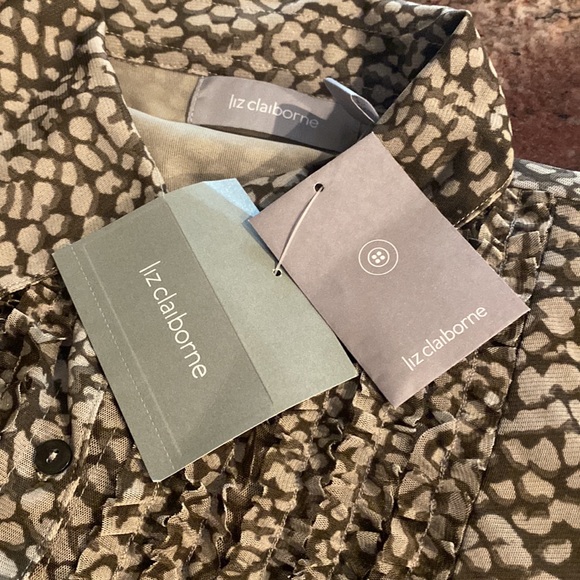 Liz Claiborne Lined Top, XL, Ruffled Front, 9-Button, Long Sleeve, Br/Lt Br, NWT - Picture 10 of 11